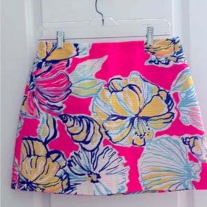 Woman’s Lilly Pulitzer lined cotton skirt with 2 front pockets size 2